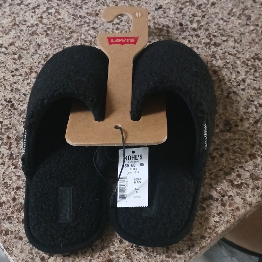 Levi's Cozy Black Slippers
